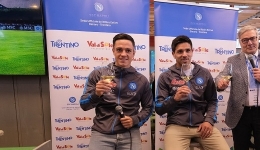 BMT Napoli: Il ministro Santanch, Simeone e Raspadori nello stand del Trentino 