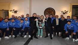 Il Sindaco e lAss. Ferrante premiano il Napoli Futsal, vincitore della Coppa Italia  