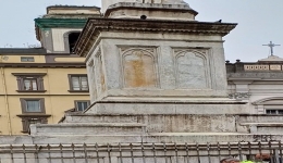 NAPOLI: RIPULITA LA STATUA DI DANTE ALIGHIERI