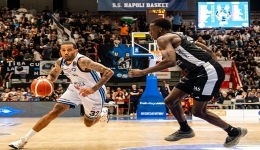 NAPOLI FA FESTA PER LA SALVEZZA, MA CEDE A TRENTO 89-114