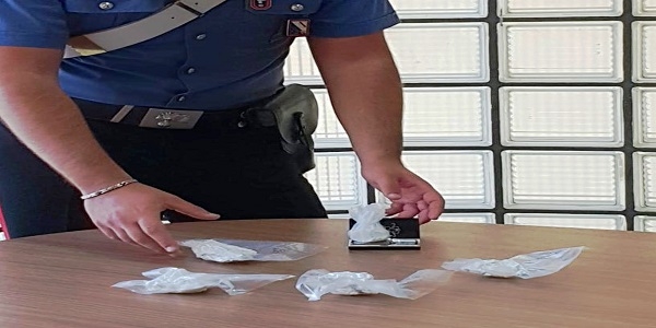 Arzano: trovato in possesso di cocaina, arrestato dai carabinieri