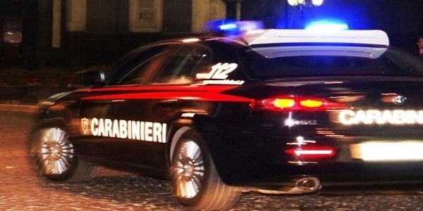 Casalnuovo: sta rubando un'auto, arrestato da un carabiniere. Ricercato il complice