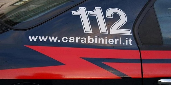 Acerra: litiga e ferisce 2 persone con un rasoio, denunciato dai carabinieri