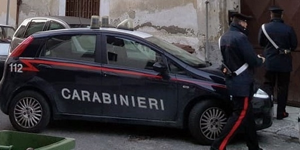 Casavatore: spacciava droga calandola con il paniere, arrestato dai carabinieri