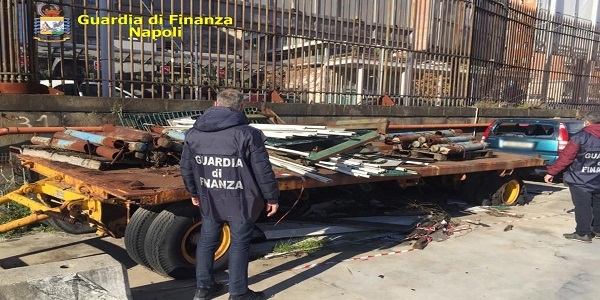 Napoli, Porto: la GDF sequestra 100 tonnellate di rifiuti speciali