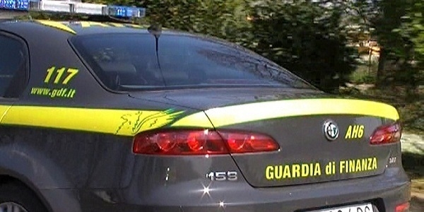 Napoli: sfruttavano esenzione dei defunti per bollo auto, scoperti dalla GDF