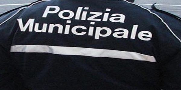 Napoli: occupazione suolo pubblico, controlli della Municipale