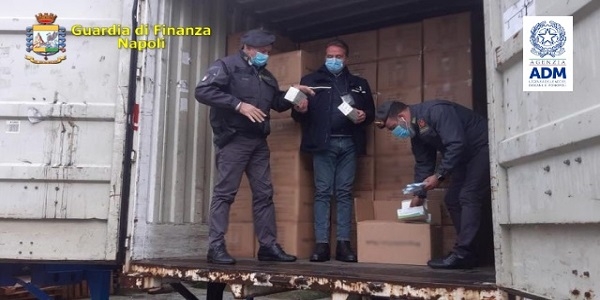 Napoli: GdF e ADM sequestrano 812.000 mascherine non conformi