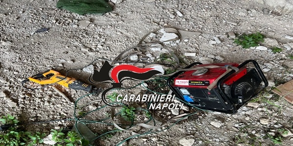 Napoli: sorpresi a rubare in un locale in ristrutturazione, arrestati dai carabinieri