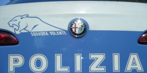 Napoli: tenta di rubare un cellulare, arrestato dalla polizia