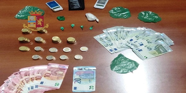 Napoli: nasconde la droga nel passeggino, scoperta ed arrestata