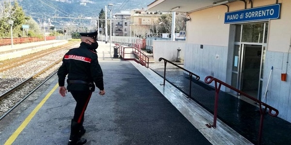 Piano di Sorrento: rapina la biglietteria EAV, arrestato dai carabinieri