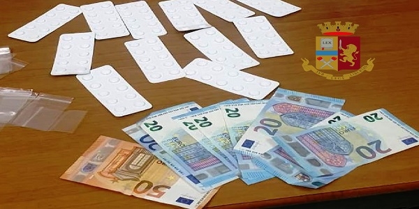 Napoli: possesso di droga, arrestato un uomo