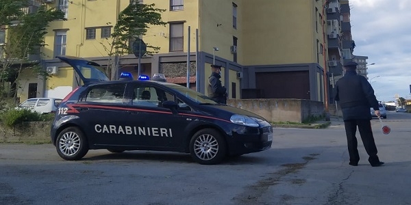 Arzano: controlli a tappeto dei CC, sequestrati circa 30 motoveicoli e 6 autovetture