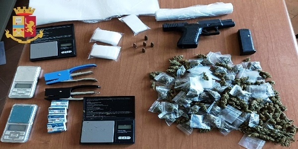 Napoli: sorpreso con un’arma e droga. Arrestato