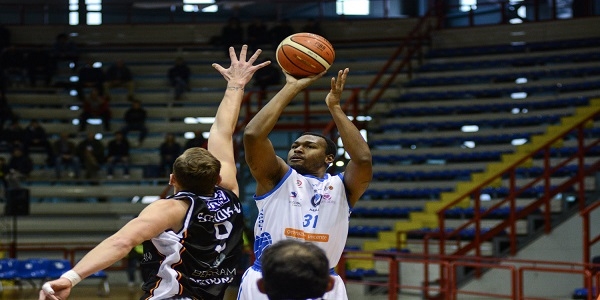 Basket: La GeVi Sèleco Napoli lotta, ma alla fine la spunta Derthona 82-84