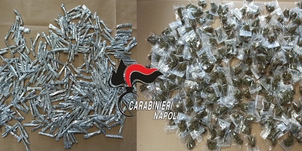 Caivano, Parco Verde: maxi sequestro dei Carabinieri. Droga e armi in un appartamento abbandonato