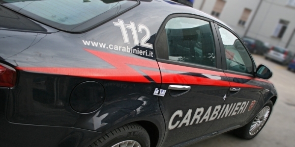 Caivano: rubano un'auto e poi fuggono a tutta velocità. Inseguiti e arrestati dai carabinieri