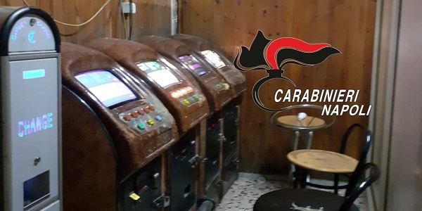 Casandrino: clienti in un bar, i CC sanzionano tutti. Multa anche per slot prive di autorizzazione