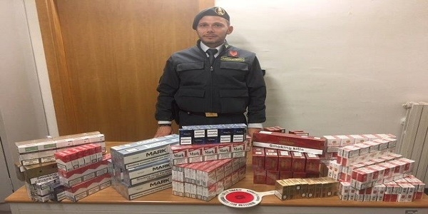 Caserta: la GDF sequestra 12 kg di sigarette di contrabbando e arresta un uomo