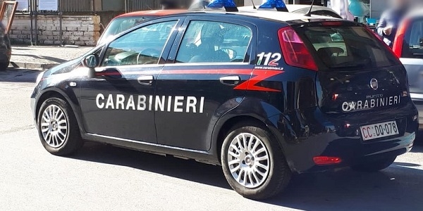Castellammare: i Carabinieri chiudono centro scommesse e sanzionano 6 persone