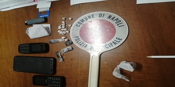 Napoli: possesso di droga, denunciato dalla Municipale