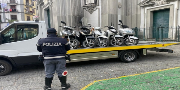 Napoli: Quartiere Sanità, sequestrati 17 veicoli