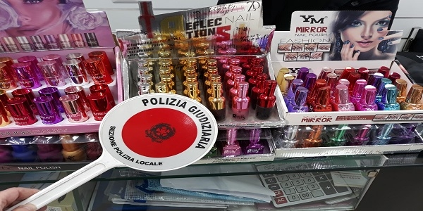 Napoli: la Municipale sequestra cosmetici potenzialmente dannosi per la salute
