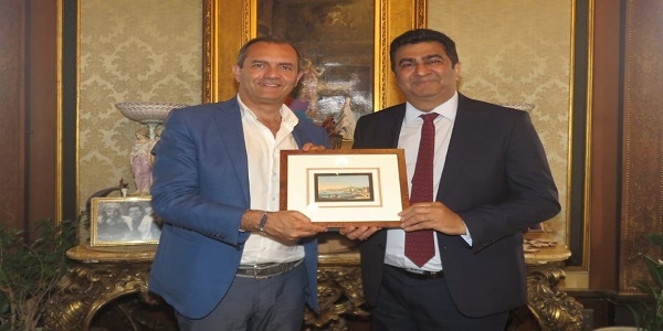 Napoli: de Magistris incontra l'ambasciatore e la delegazione sudafricana alle Universiadi