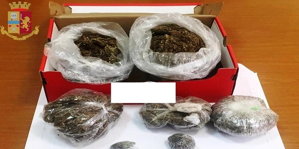Napoli, Duchesca: la polizia arresta un uomo e rinviene 1 kg. di marjuana