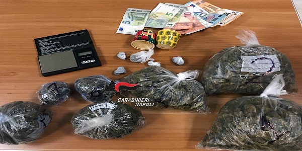 Torre A: 28enne arrestato dai carabinieri, nascondeva 'erba' nel lucernario
