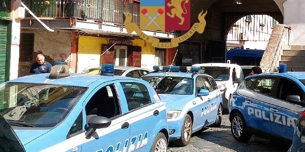 Giugliano: due intere palazzine allacciate abusivamente alla rete elettrica, 8 denunciati