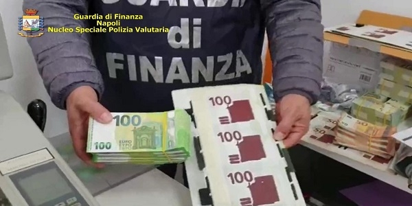 Napoli: falsificazione monete,  la GdF esegue ordinanza cautelare per 10 persone