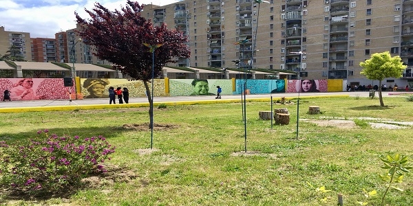 Napoli: de Magistris inaugura a Scampia il 'Giardino dei cinque continenti e della non violenza'