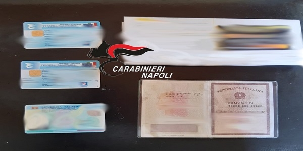 Giugliano: trovato in possesso di documenti contraffatti, arrestato dai carabinieri