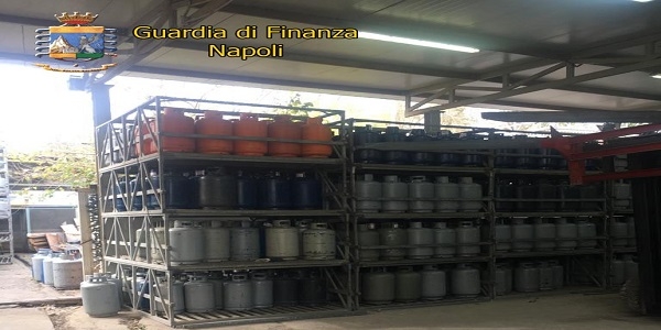 Napoli: operazione 'dangerous gas', la GDF sequestra 2.800 bombole di GPL