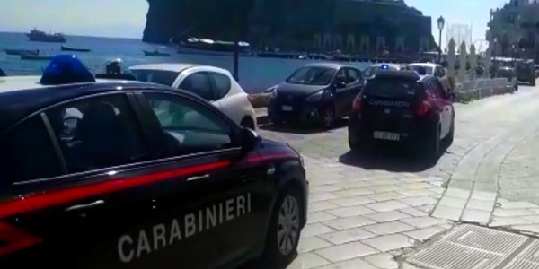 Ischia: violenza sessuale, i carabinieri fermano 4 persone