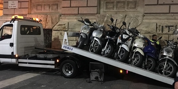 Napoli, zone della Movida: imponenti controlli della Municipale.