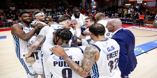 NAPOLI E' SALVA! GLI AZZURRI SBANCANO TORTONA CON IL PUNTEGGIO DI 82-89