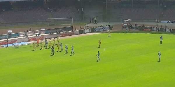 Frosinone - Napoli 0-2: Mertens trova Maradona, torna al gol Younes