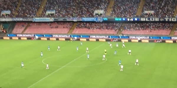 Lecce - Napoli 1-2. Gli azzurri soffrono ma si avvicinano allo scudetto