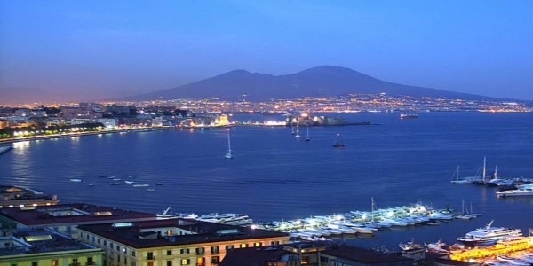 Napoli: Notte della Tammorra, Ferragosto sul lungomare con Peppe Barra (video)