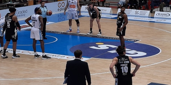 GeVi Napoli - Dolomiti E.Trento 72-81 : battuta d'arresto per gli azzurri, ospiti perfetti in attacco
