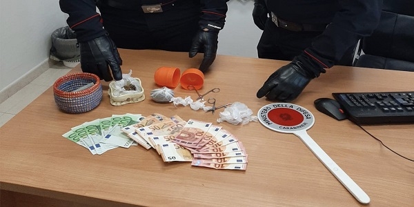 Palma C.: nascondeva marijuana in camera da letto, arrestato dai carabinieri