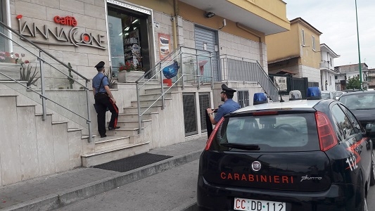 Casandrino: rapina una pasticceria e spara, senza colpire nessuno. Arrestato dai carabinieri