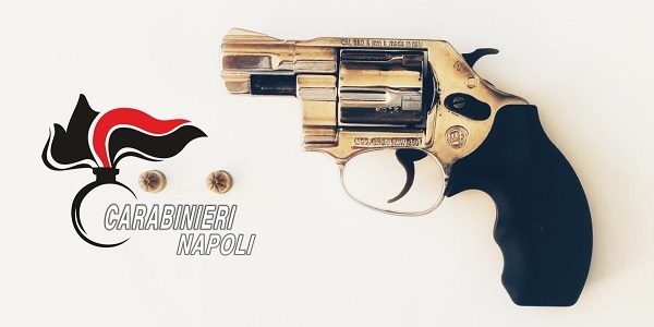 Napoli: controlli dei CC, denunciate 3 persone. Sequestrata droga e una pistola