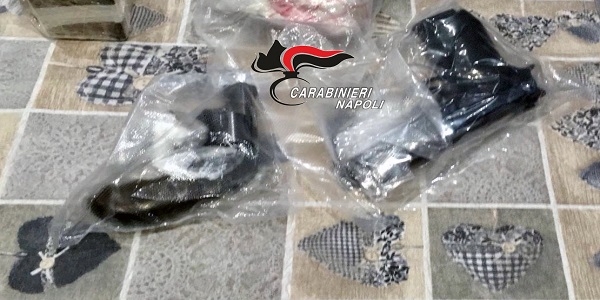 C.di Cisterna: i CC sorprendono marito e moglie con armi, 20mila euro e 4,5 chili di droga