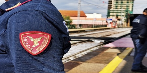 Napoli: 2 arresti, 6 denunciati e 9 ordini di allontanamento, i controlli della Polfer