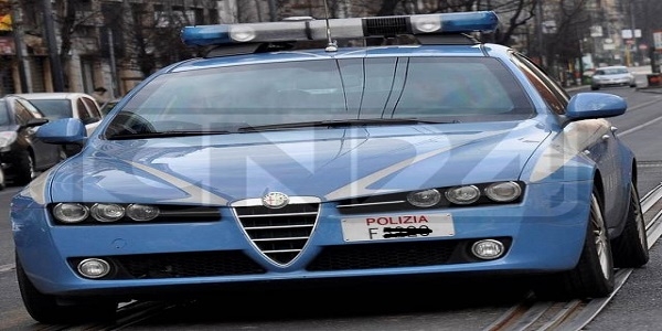 Napoli: scritte sul muro del colonnato di Piazza del Plebiscito, denunciate due persone