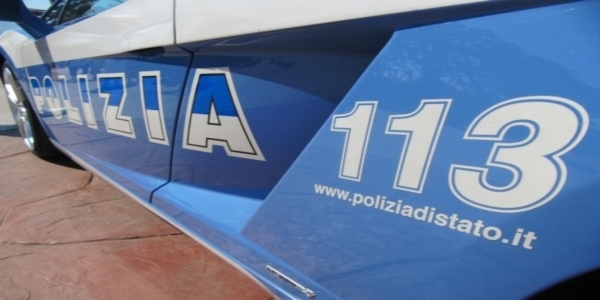 Napoli: la polizia arresta una donna per detenzione e spaccio di sostanze stupefacenti